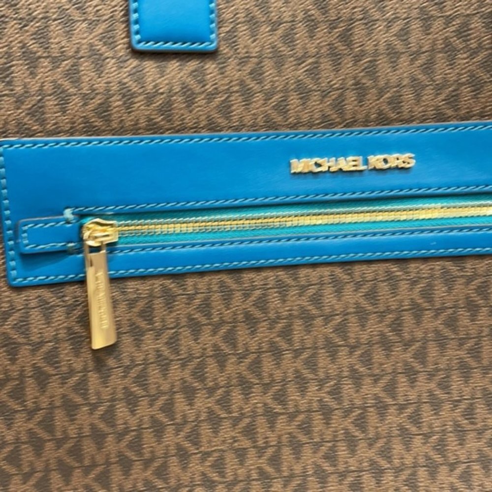 Michael Kors Kenly Large Tote - Picture 3 of 16